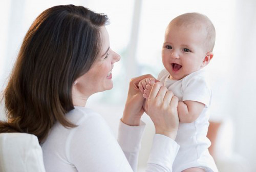 Hình thành thói quen và phản xạ ở trẻ sau khi chào đời