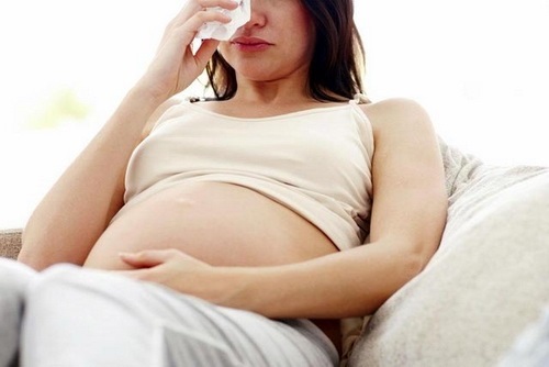 Hạn chế việc buồn bã hay khóc để tránh ảnh hưởng đến thai nhi