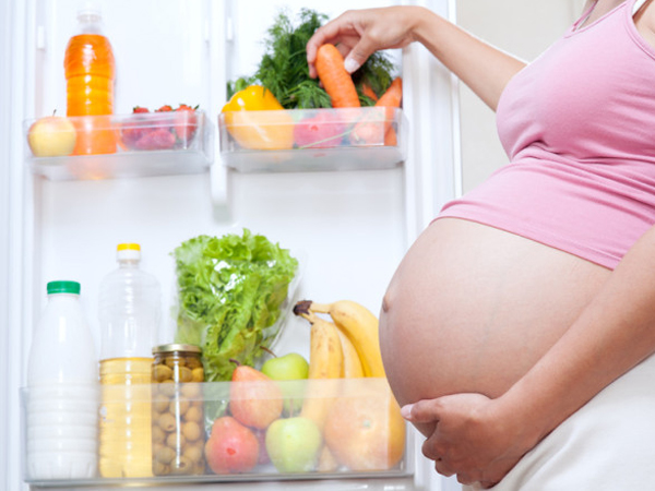 Mẹ nên ăn những loại thực phẩm sạch tốt cho sức khỏe của mẹ và sự phát triển của bé và hạn chế tình trạng tiêu chảy
