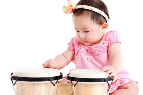 Hình thành khả năng âm nhạc, tiếp xúc ngôn ngữ của trẻ sau sinh