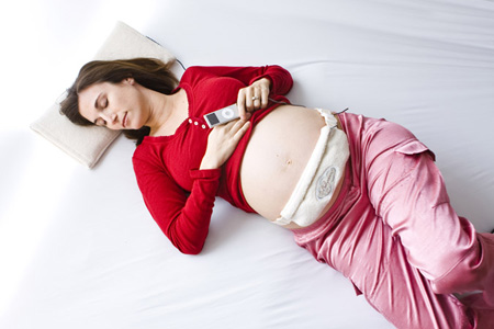 Cho thai nhi nghe nhạc có lợi hay hại?