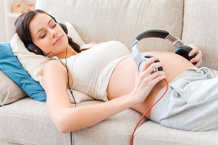Nghe nhạc giúp kết nối tình cảm mẹ và bé