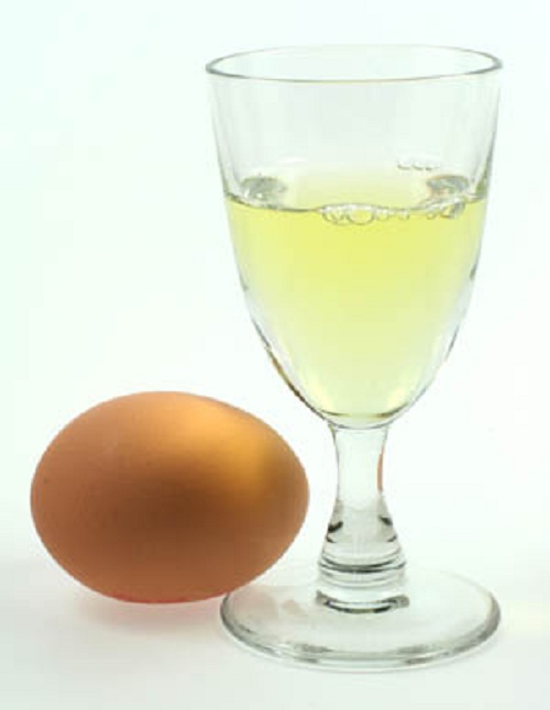 Lòng trắng trứng giúp mẹ loại trừ vết rạn da