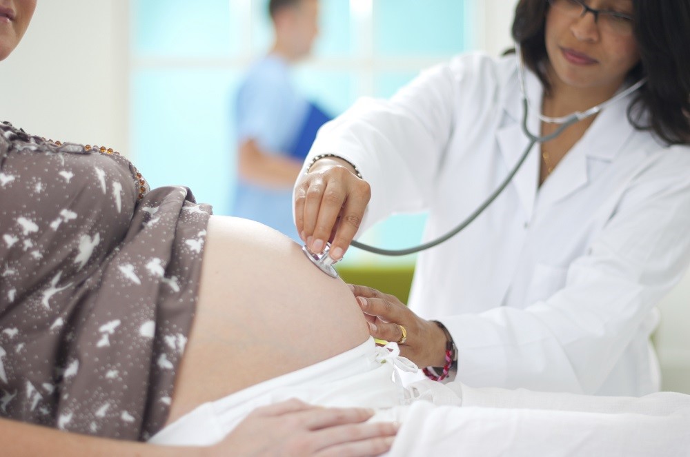Phụ nữ có thai nên thường xuyên đến bệnh viện kiểm tra định kỳ trong thời kỳ mang thai
