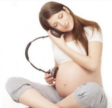 Bác sĩ và chuyên gia nói gì về cho thai nhi nghe nhạc